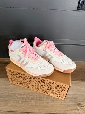 Back 70 Women's Sneakers